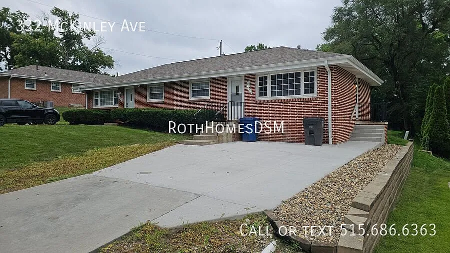 2 Bedroom 1 Bath Duplex with Egress Window in Full Basement — Photo 3