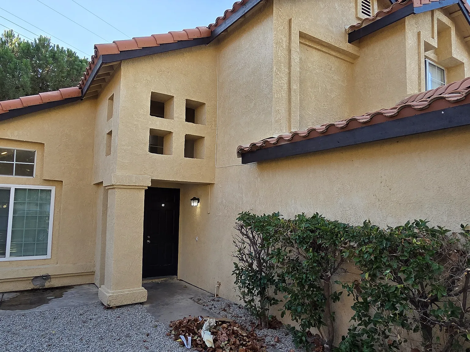 5 bed, 2100 sqft, $3,800 — Photo 3