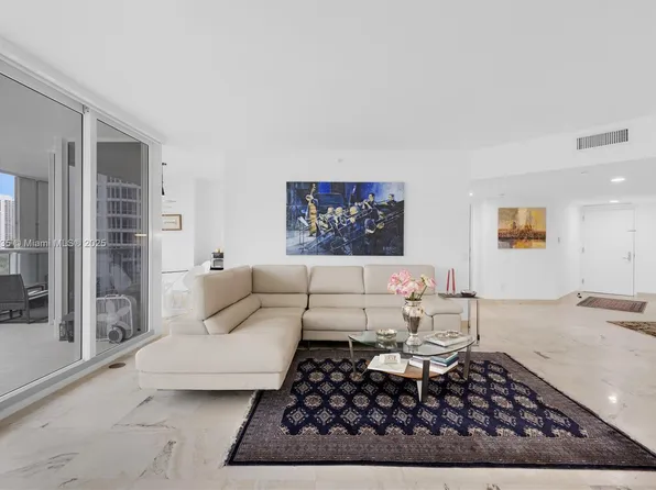 21055 Yacht Club Dr #902, Aventura, FL 33180