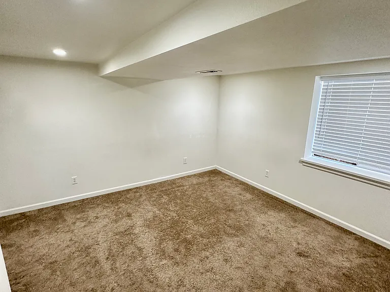 5411 N Oak St — Photo 15