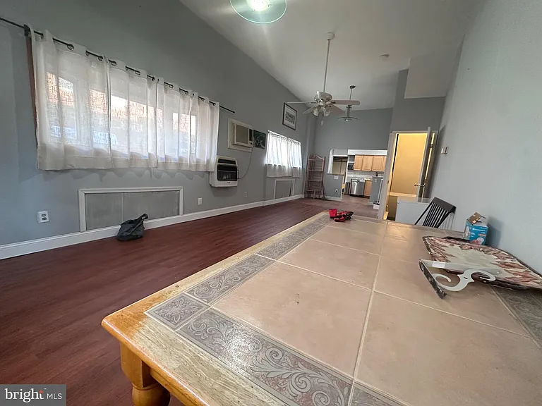 526 W Porter St — Photo 6