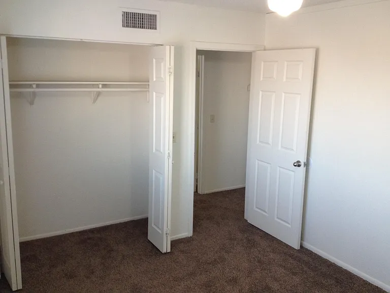 706 W 11th St #1 — Photo 16