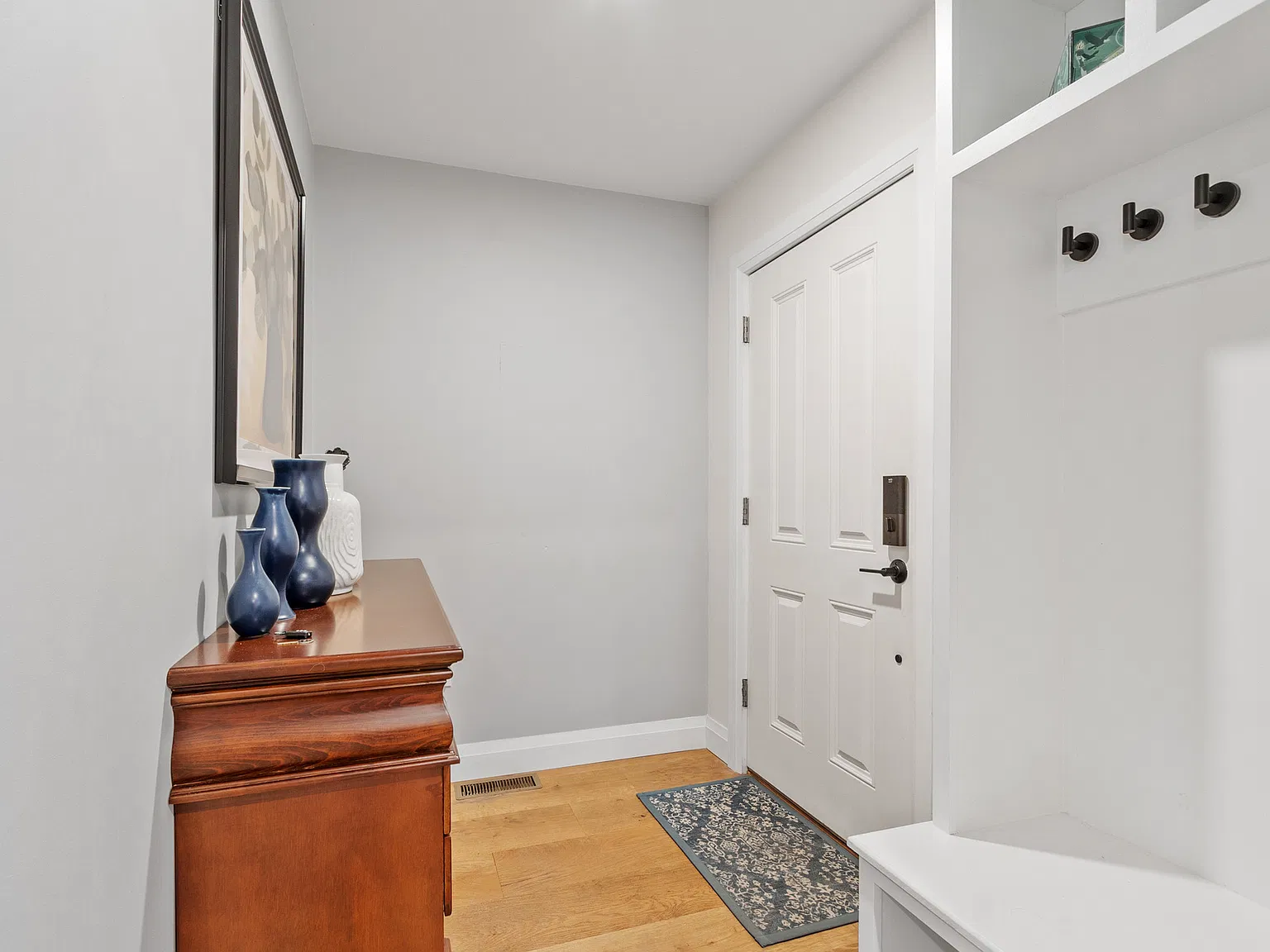 4 bed, 3.5 bath, 2039 sqft, $8,200 — Photo 3
