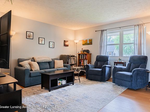 5th image of 4209 Chickory Ln