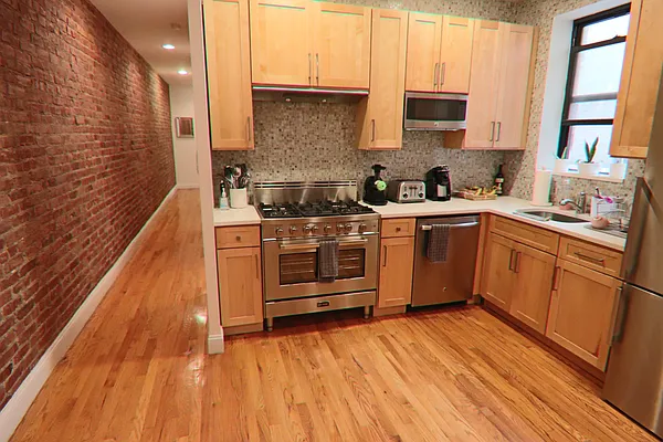 Rented by PMG Real Estate  | media 44