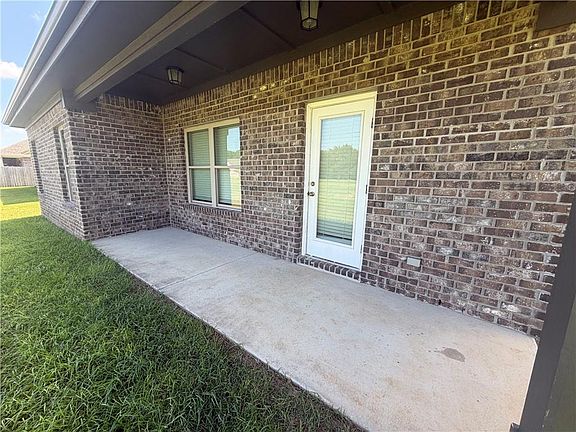 4th image of 1283 Cater Lee Way
