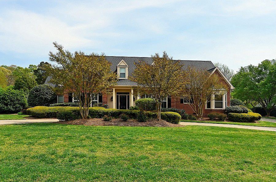 1st image of 3319 Meadow Bluff Dr