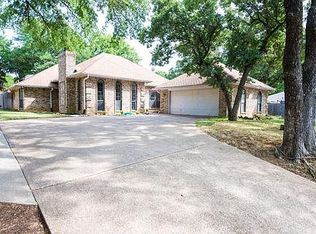 6708 Shorewood Dr, Arlington, TX 76016