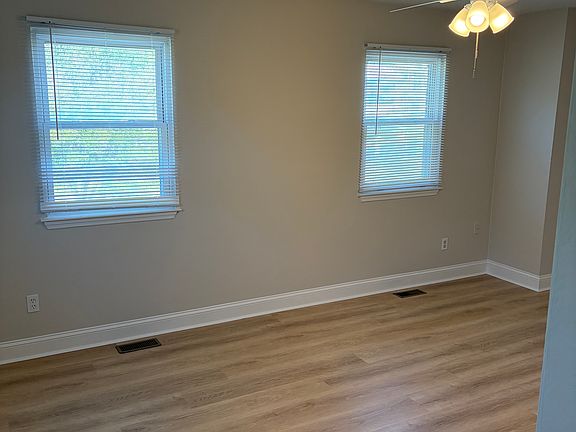 5th image of 227 W 37th St