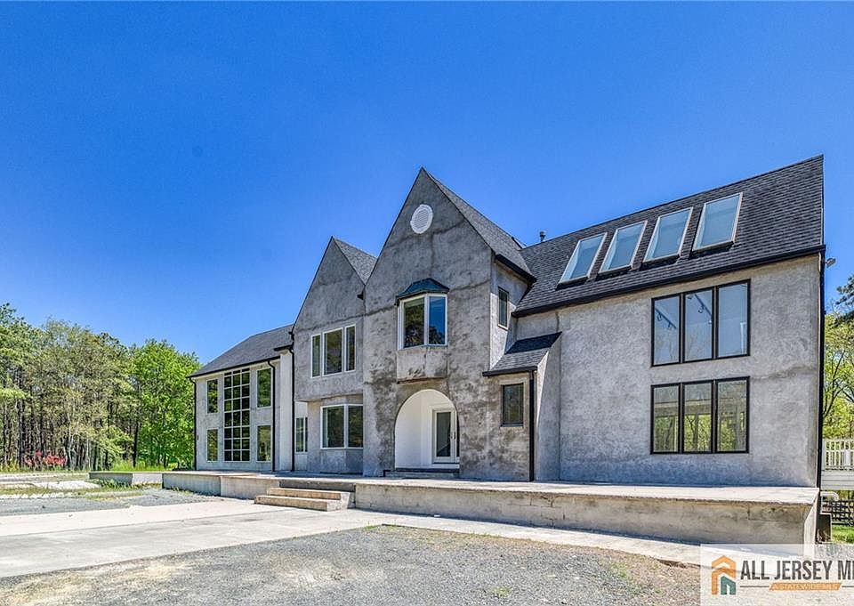 1st image of 381 Monmouth Rd