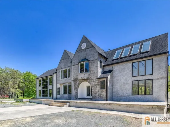 381 Monmouth Rd, Freehold, NJ 07728