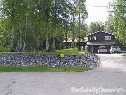Front view
						:
						This is a view of the front of the house from the street.