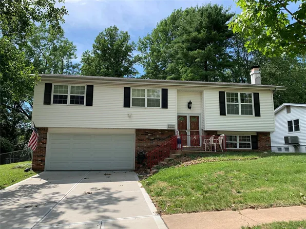 1213 Cedar Creek Rd, Chesterfield, MO 63017