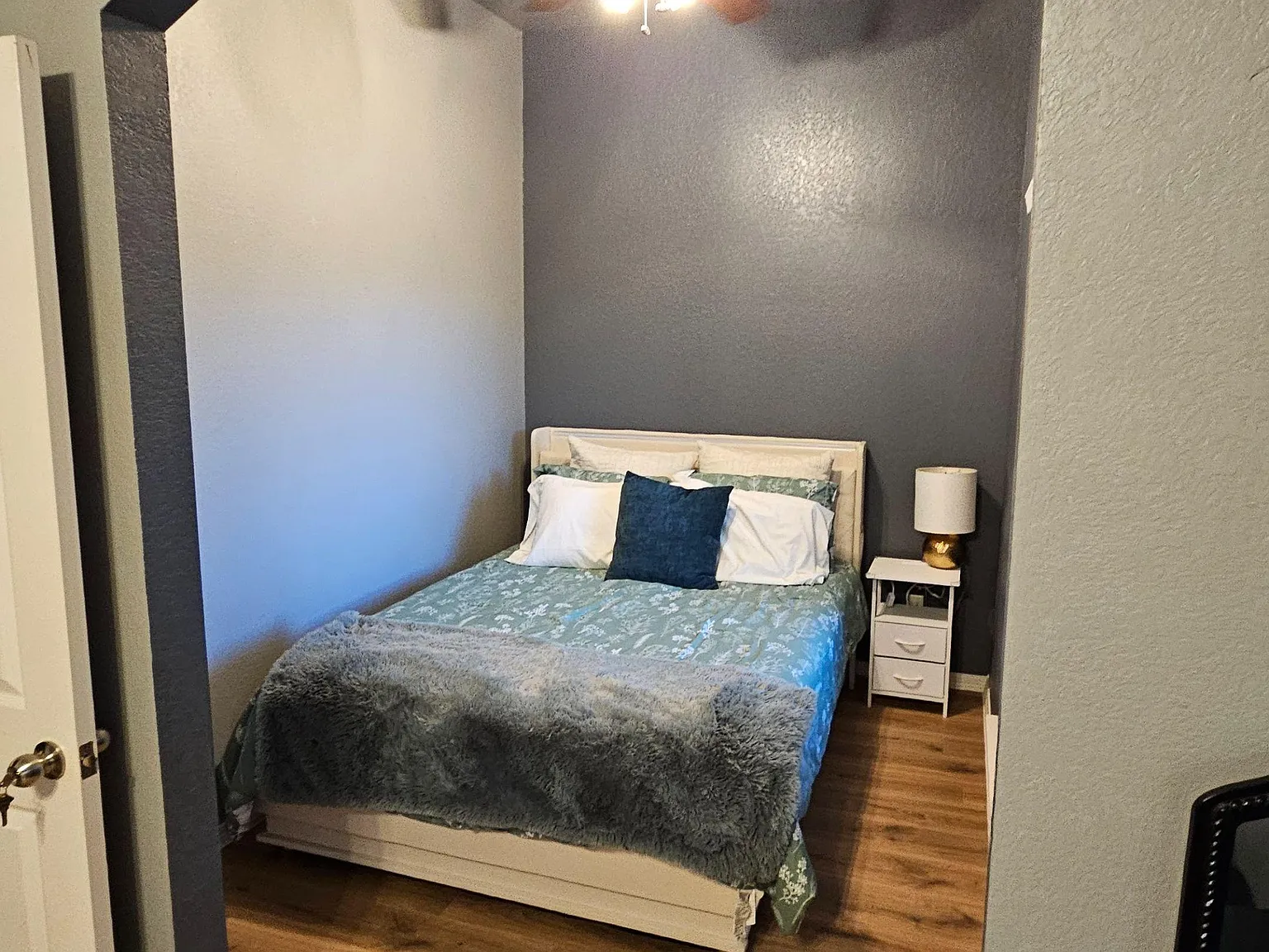 2 bed, 1.0 bath, 1800 sqft, $1,252 — Photo 3