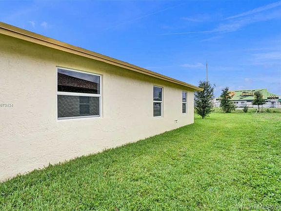4th image of 3375 NE 5th Ave