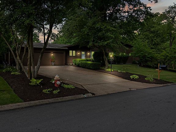 2nd image of 3905 Hilltop Dr
