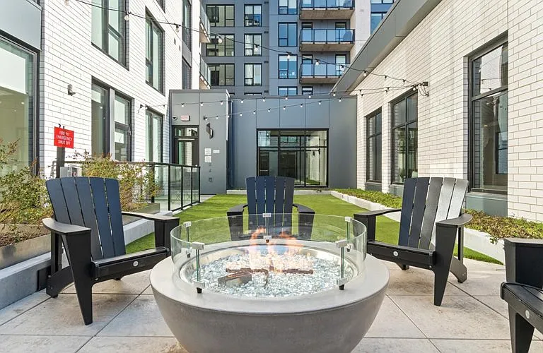 240 Park Avenue — Photo 36