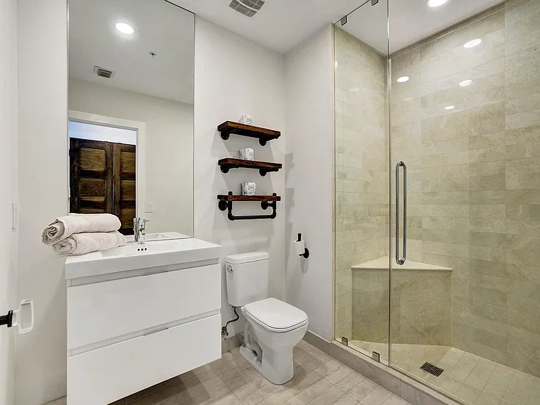 17301 Biscayne Blvd — Photo 37