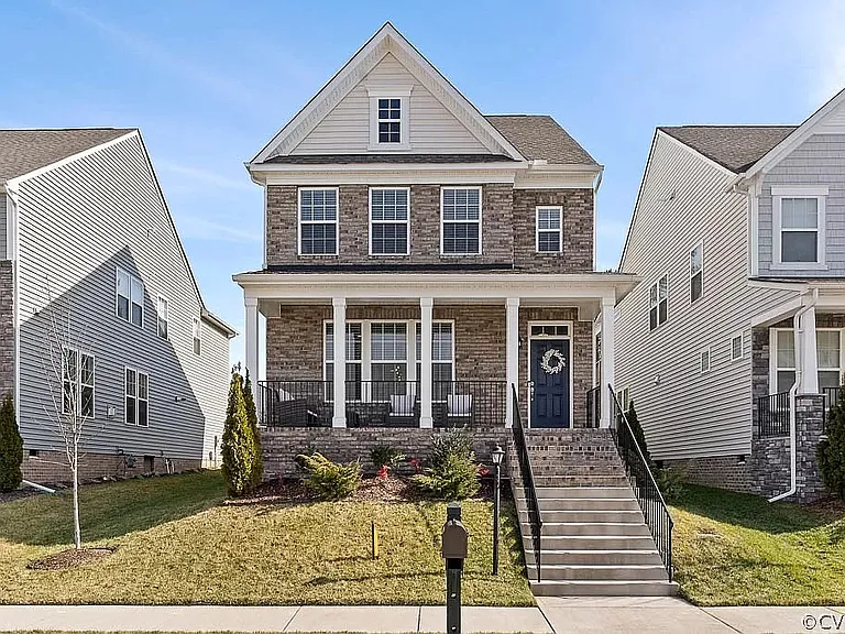 16913 Thornapple Run — Photo 1