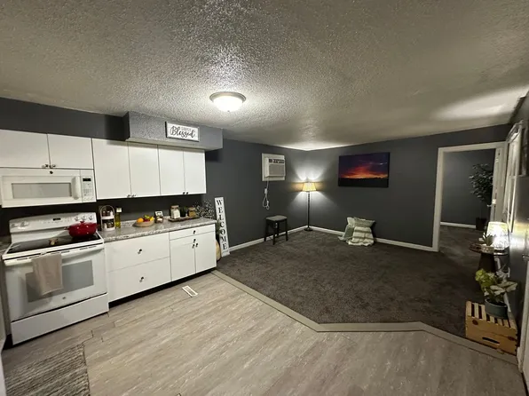 322 S Washington St, Hudson, IA 50643