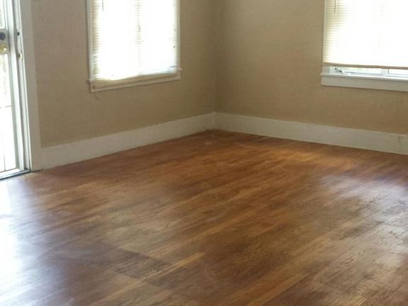 Hardwood floor in livingroom