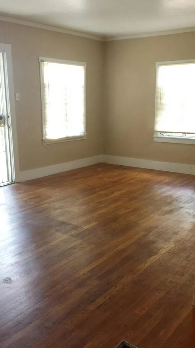 Hardwood floor in livingroom - 217 S Hillcrest Ave