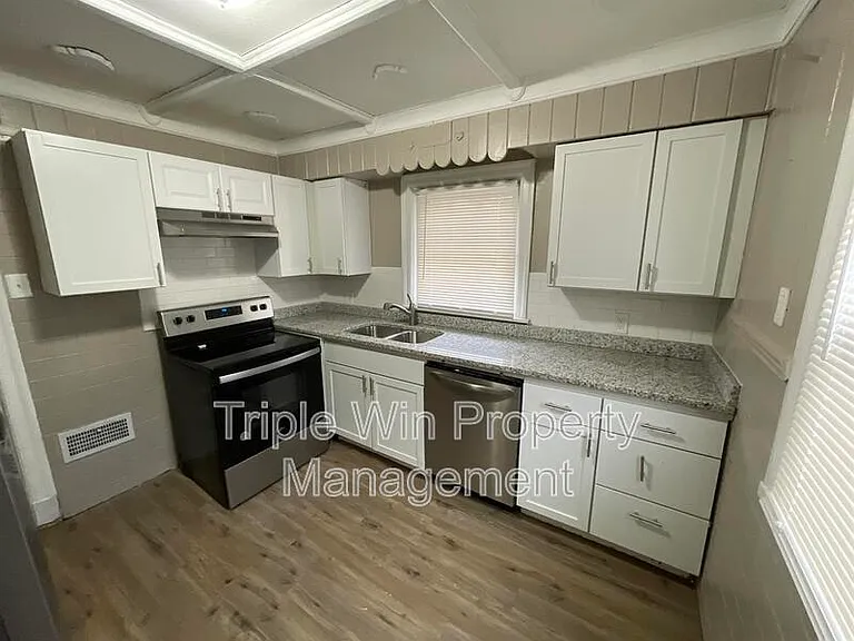 802 Rowles Ave — Photo 12