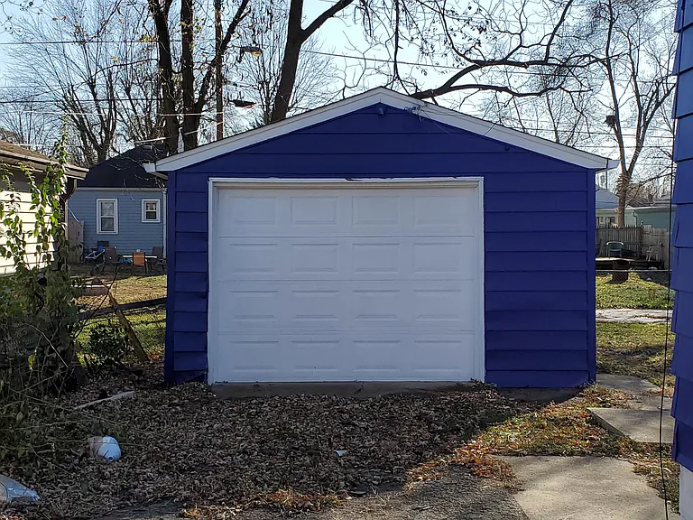 1-CAR DETACHED GARAGE