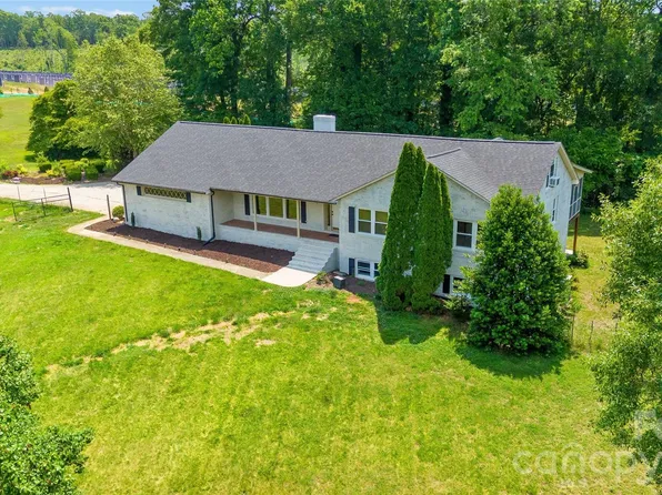 2004 Fountain Ln, Stanley, NC 28164