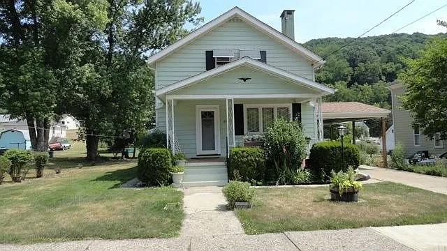 1008 2nd Ave photo 1