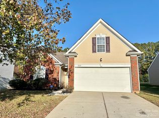 8122 Belmont Stables Dr, Charlotte, NC 28216