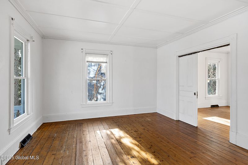 5th image of 117 Union Street