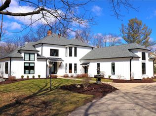 W5488 Oak Bluff Rd, Fontana, WI 53125