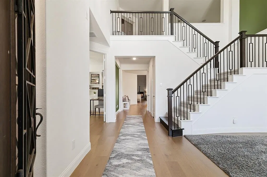 5 bed, 4.5 bath, 4398 sqft, $6,750 — Photo 3