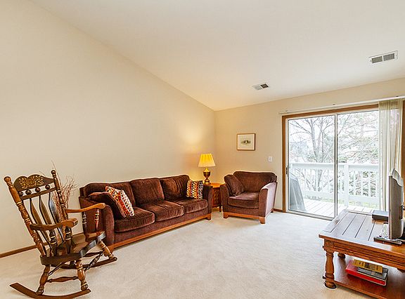 5th image of 217 Columbia Ct Unit 4