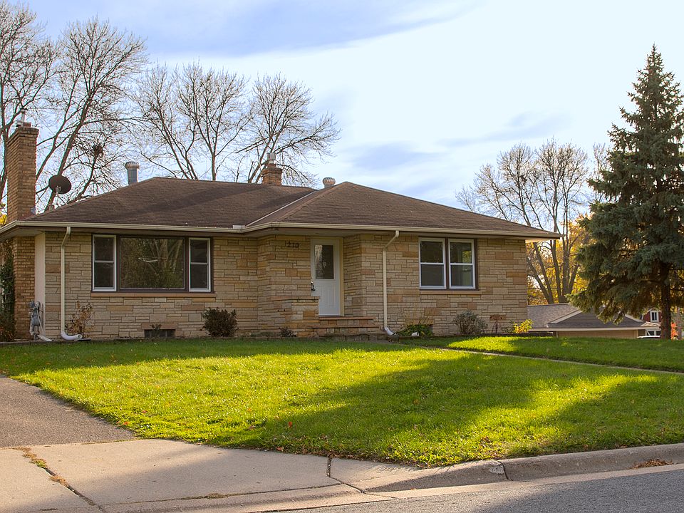 1st image of 210 Logan Ave W