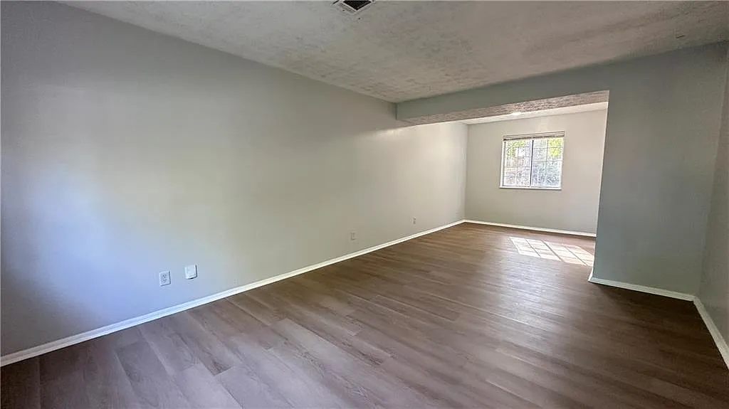 3 bed, 2.5 bath, 1848 sqft, $2,100 — Photo 2