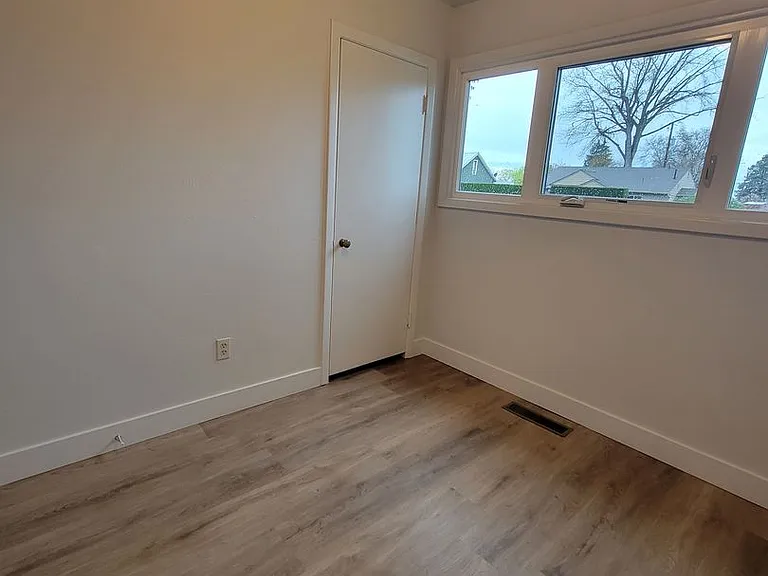 505 Sycamore St — Photo 11