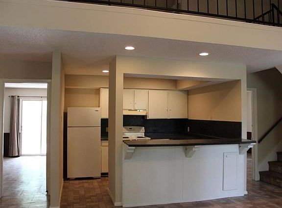 2nd image of 7 Townhouse Cir