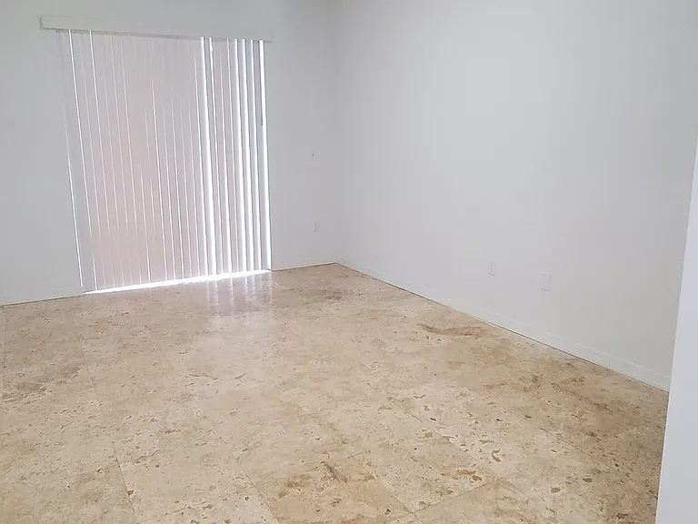 420 SE 23rd Ln — Photo 32