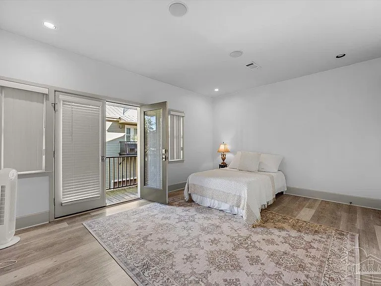 214 W La Rua St — Photo 19