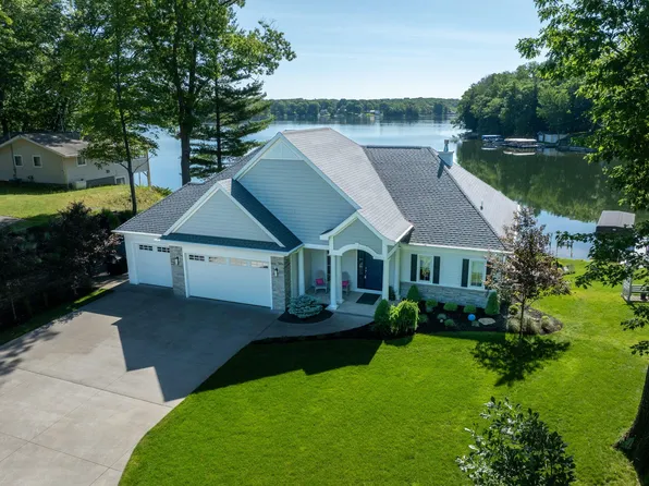 10970 N Marywood Dr, Stanwood, MI 49346