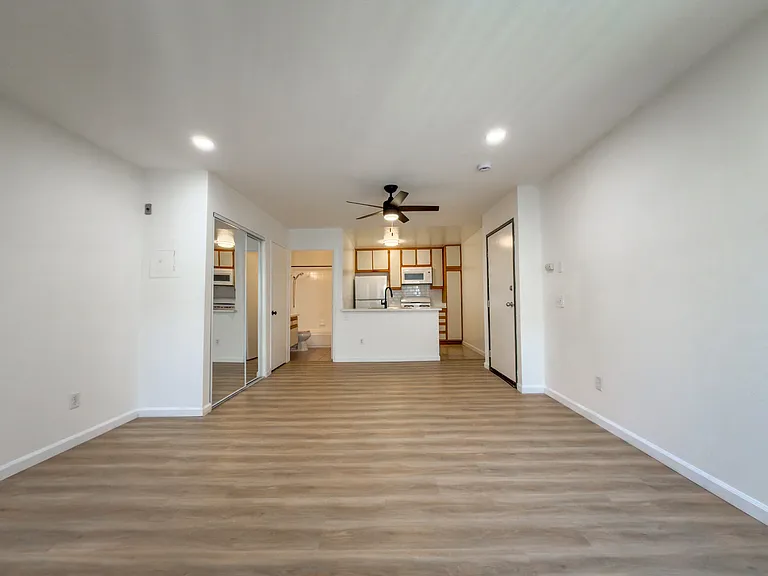 Laurel Canyon Place — Photo 4