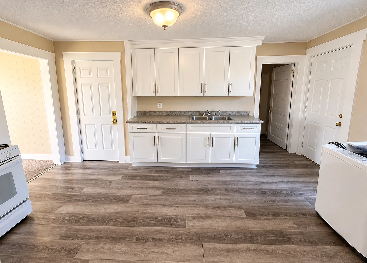 3 bed, $2,046 — Photo 1