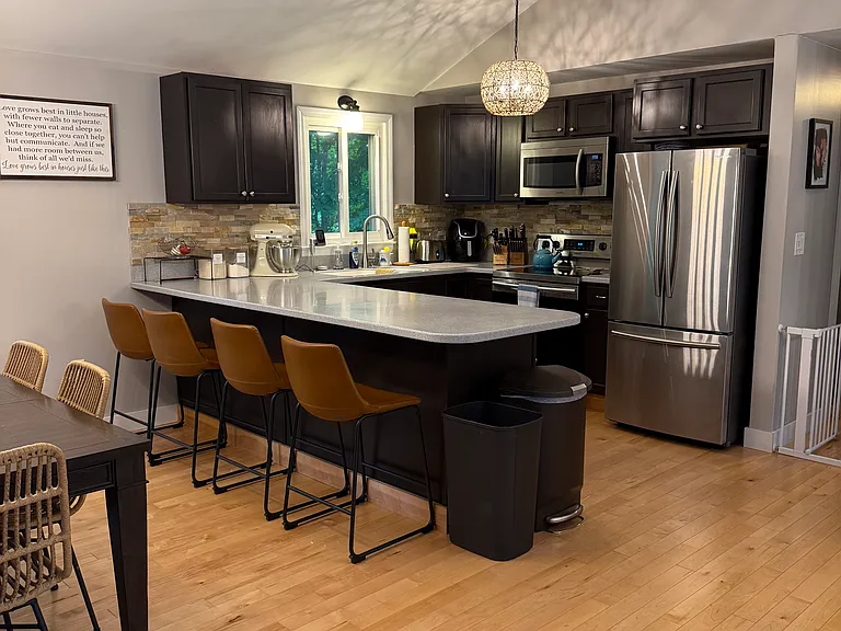 24 Patricia Ln — Photo 2