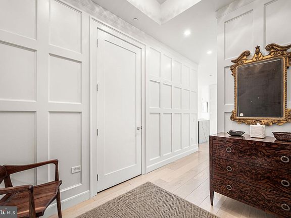 2nd image of 1911 Walnut St #3502