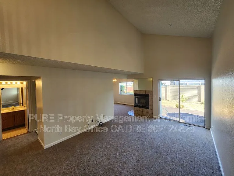 15 Regents Cir — Photo 4