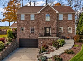 136 Lake Colony Dr, Venetia, PA 15367