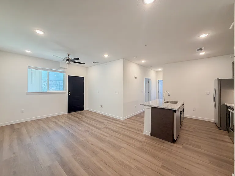Beyond The Bend Apartments — Photo 58