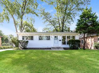 1902 E Evergreen St, Wheaton, IL 60187